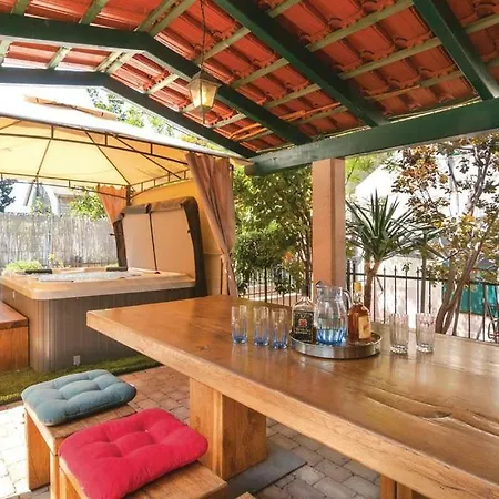 Jacuzzi And Grill ספליט