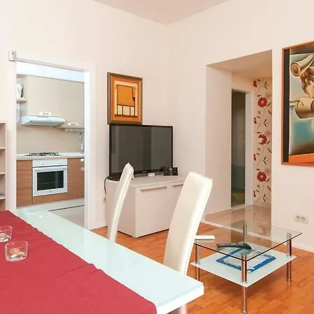 Jacuzzi And Grill Apartment *
